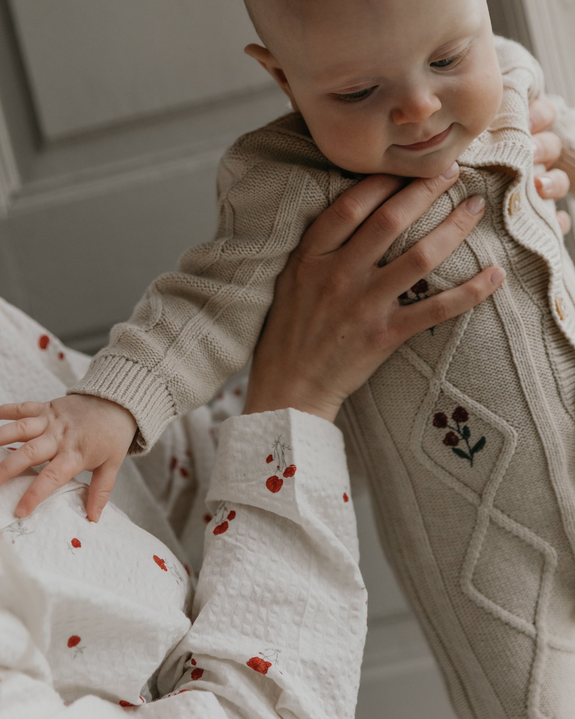 Broderad stickad onesie