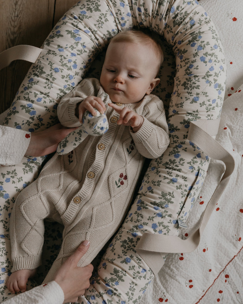Broderad stickad onesie