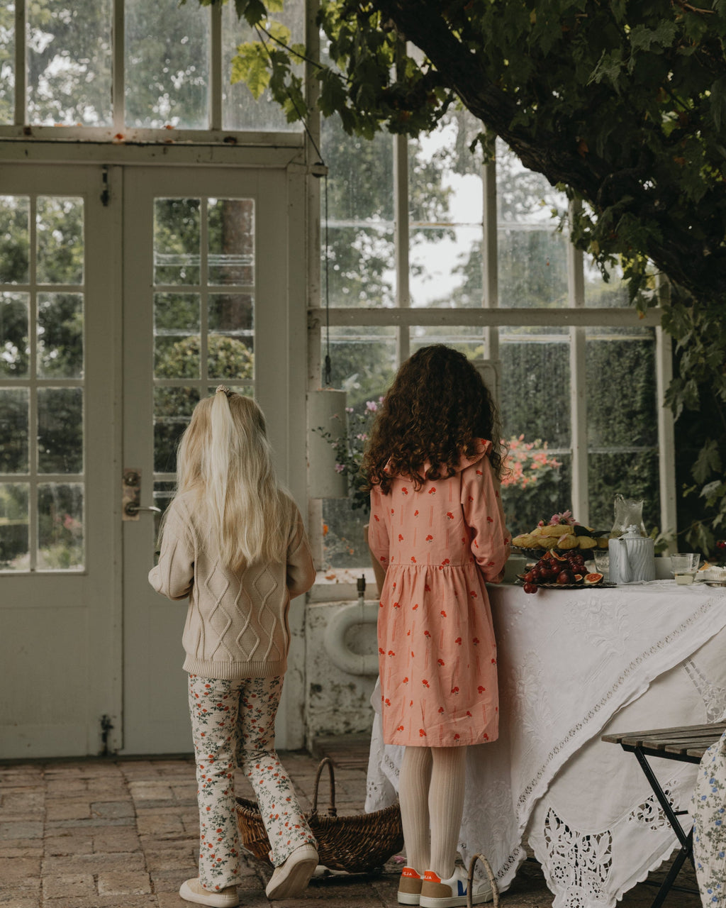 Broderad stickad tröja