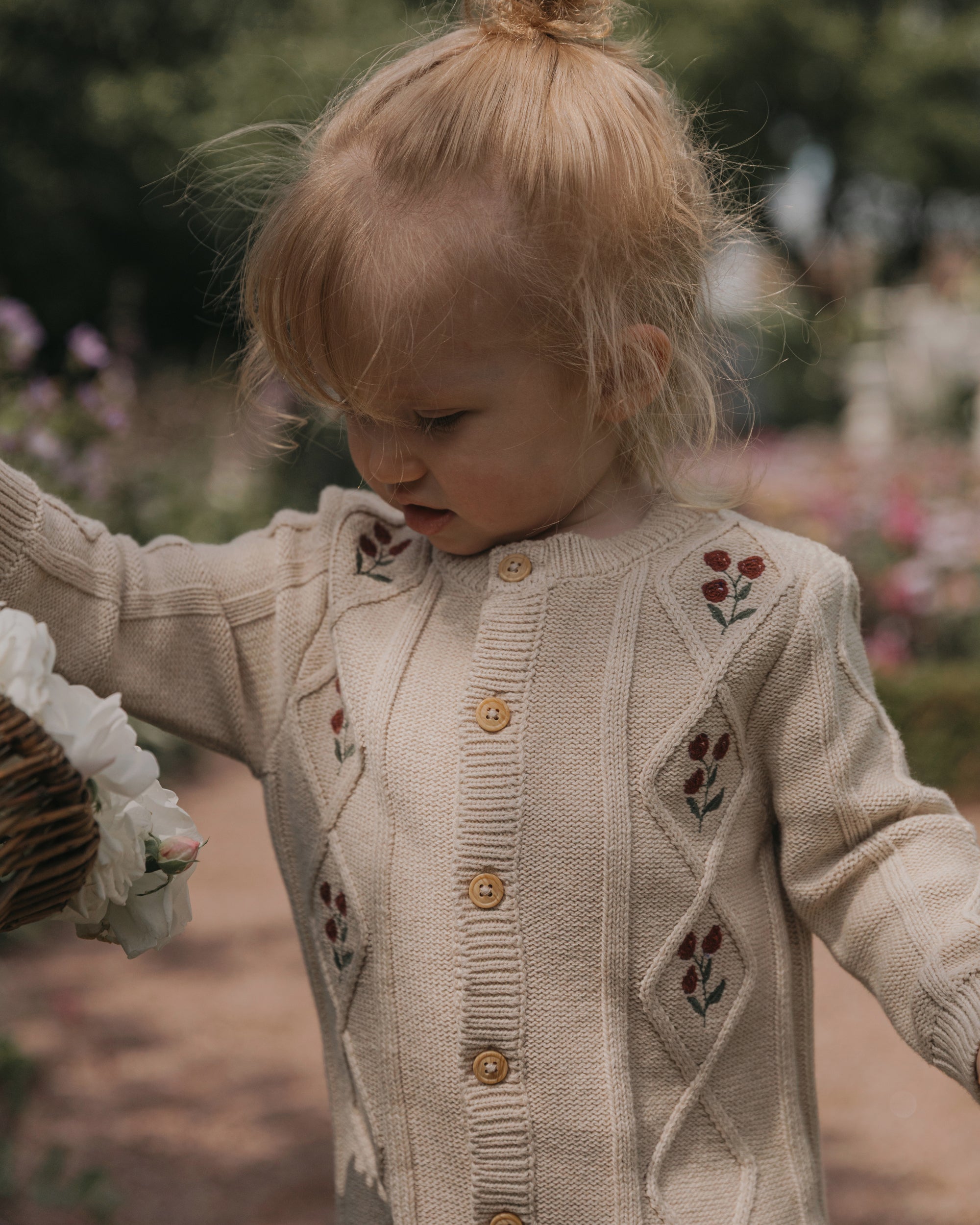 Broderad stickad onesie