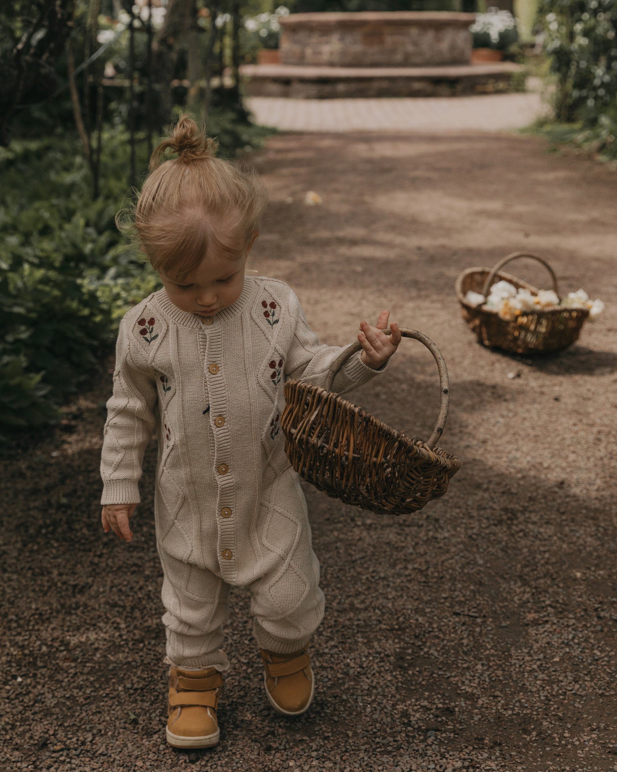 Broderad stickad onesie